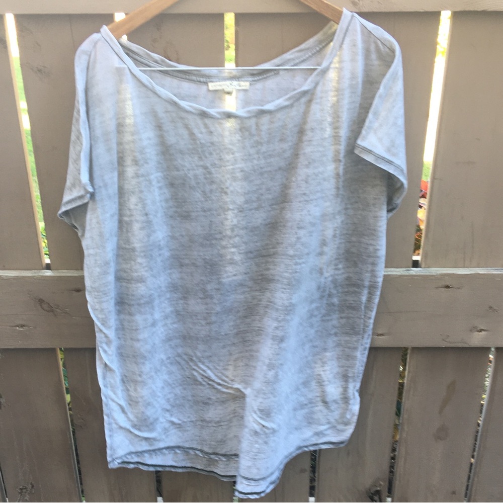 ⭐️ LAST CHANCE ⭐️ Express Wide Neckline Sz L Gray Tee